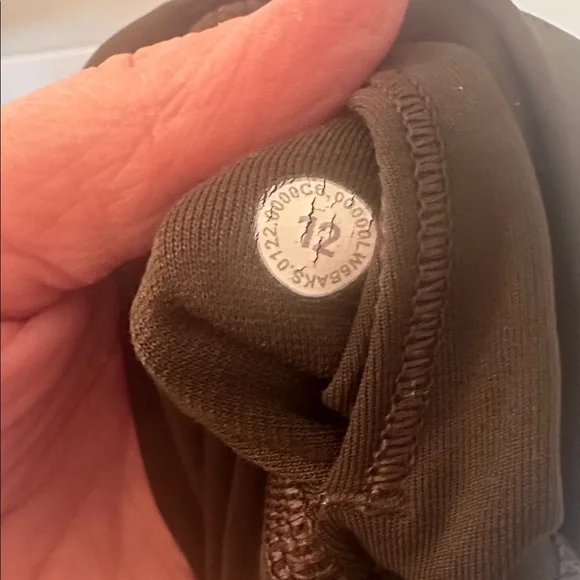 Lululemon Dark Green Wunder Under Crop Leggings‎ size 12 EUC - Picture 5 of 5